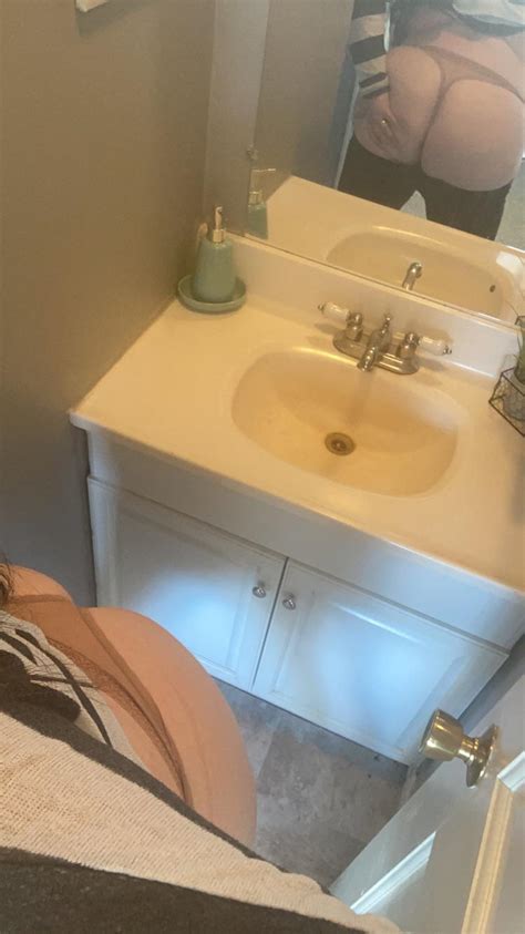 NEARLY CAUGHT TOUCHING MY PUSSY WHILE I WAS WORKING 4 MIN PORNHUB. . Bathroom quickie
